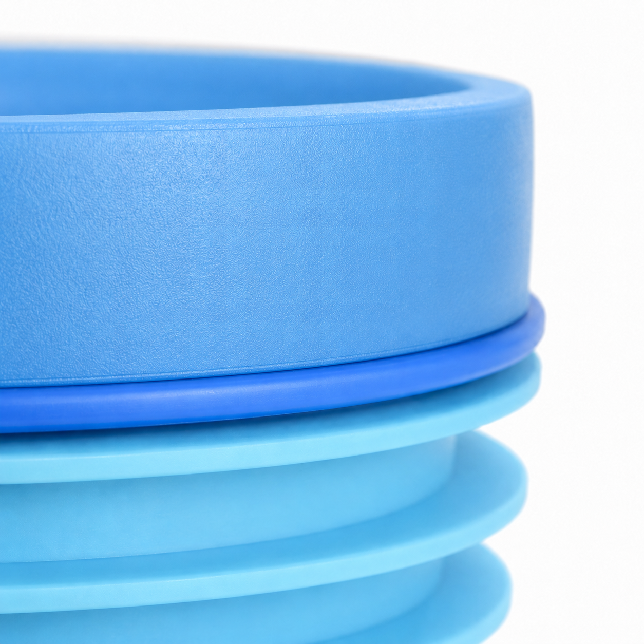 Detalhe macro do acabamento azul da válvula de retenção Aurion